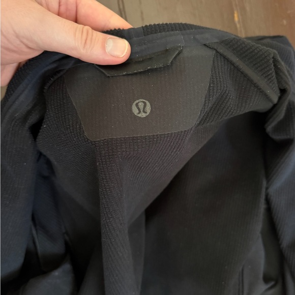 lululemon athletica Men's Black Windbreaker - Picture 13 of 16